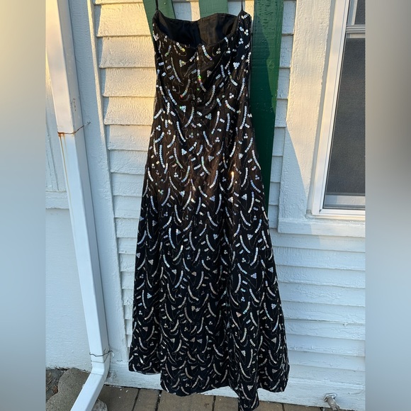 Black Iridescent Sequin Prom Formal Dress Long Gown, size 8 Full skirt,strapless - Picture 4 of 9